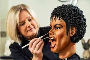 Just eat it! Baker creates lifelike cake of Michael Jackson