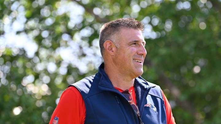 Watch Mike Vrabel’s Fiery Locker Room Speech After Patriots’ Win Over Bills