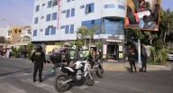 Jovencita es asesinada por su pareja dentro de hostal en La Perla | VIDEO Suboficial de la Marina de Guerra estranguló a su expareja en cuarto de hostal, en La Perla.