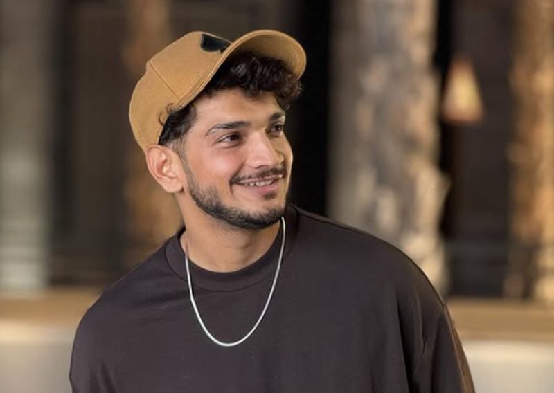 Cops foil bid to shoot Munawar, 2 arrested