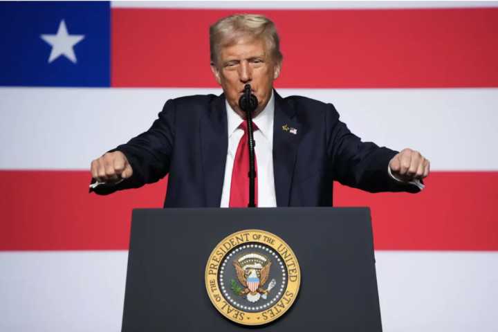 Trump pide a Israel detener bombardeos en Gaza después que Hamás aceptó parcialmente su plan de paz
