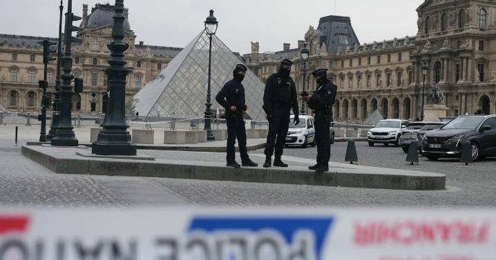 Cops Nab Louvre Thief at Paris Airport Moments Before His Big Getaway