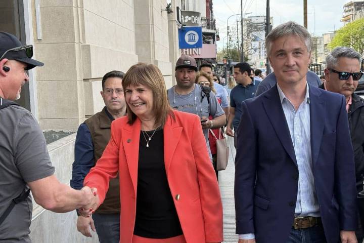 Tras el mensaje de Macri, Patricia Bullrich se mostró con De Andreis en CABA