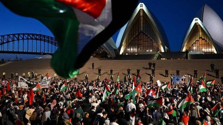 Australian news and politics live: Pro-Palestine protestors blocked from rallying at Sydney Opera House