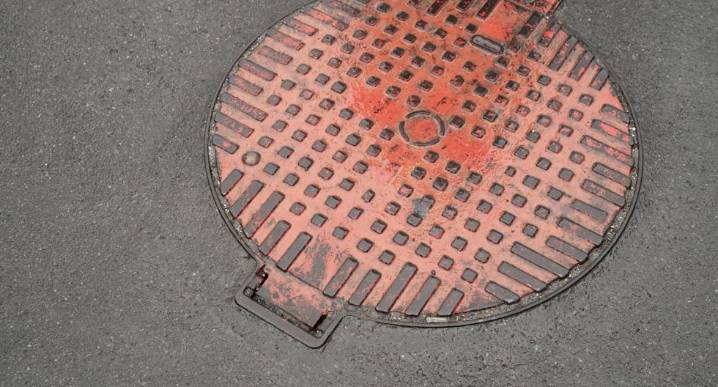 El verdadero motivo por el que la mayoría de las alcantarillas son redondas y no cuadradas