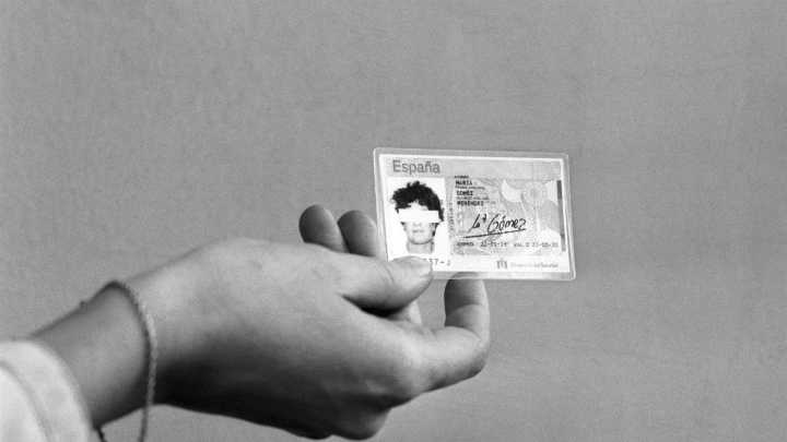 El DNI se instauró en España en 1944 y esta es la persona a la que dieron el número 1: ¿todavía lo tiene?
