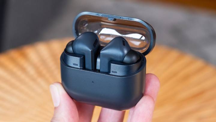 Samsung’s Galaxy Buds 4 Pro Only Have One Shot at Challenging AirPods Pro 3