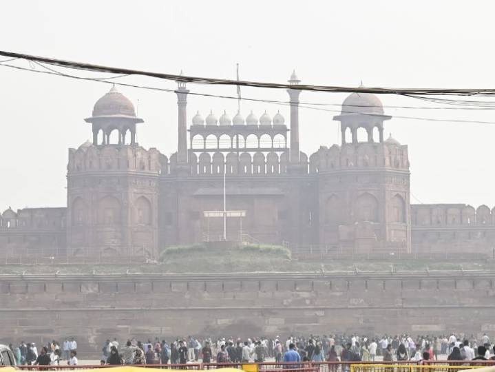42% people in Delhi experiencing sore throat due to pollution:3 in 4 families report illness among members, Odisha prepares for cyclone montha
