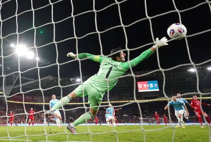 Real Madrid goalkeeper Courtois criticizes Spanish league president over Barcelona game in Miami