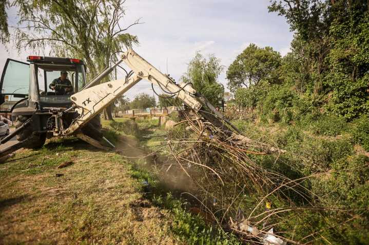 La Dirección de Higiene Urbana retiró 36 toneladas de residuos del Canal Maestro Sur