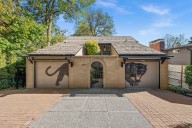 Lake Oswego midcentury house with massive ‘Panther’ mural for sale at $900k