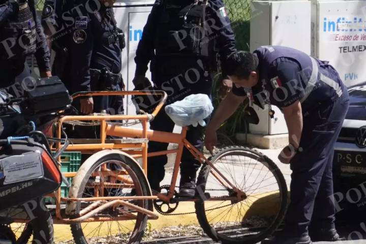 Camioneta de la CFE choca contra triciclo en Campeche; conductor paga los daños