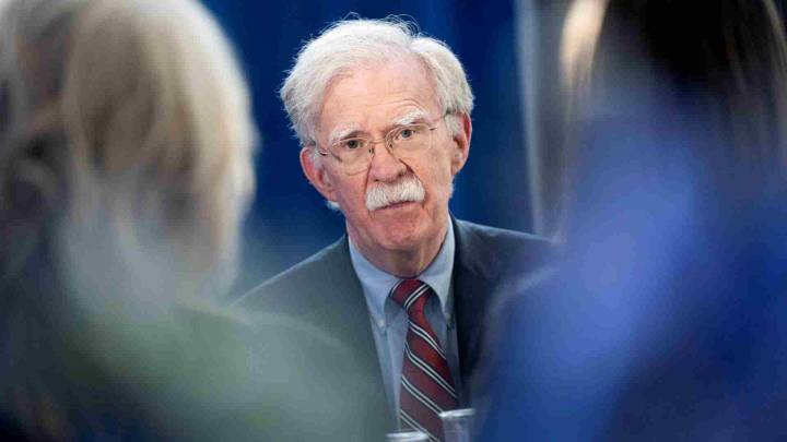 Exasesor de Trump en Seguridad se Entrega a las Autoridades: ¿De Qué Acusan a John Bolton?