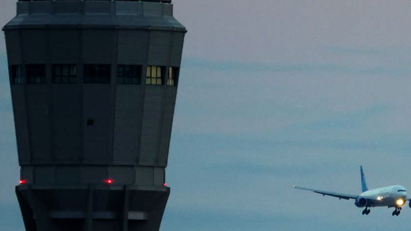 Air traffic controllers miss first full paycheck