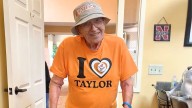 Un hombre de 95 años lidera un club de fans de Taylor Swift