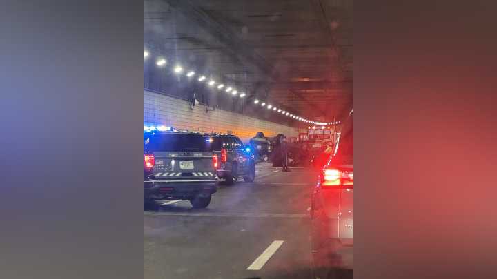 Police respond to overturned car in O’Neill Tunnel