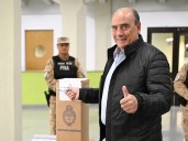 «Estamos todos a su disposición»: Guillermo Francos votó y habló sobre los futuros cambios del Gabinete