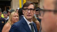 Los votantes de PSC y ERC dan la espalda a Illa por su ley del taxi
