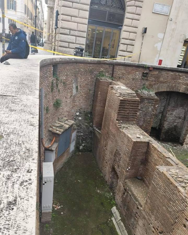 Turista japonés estaba en Roma, se subió al muro del Panteón y todo terminó en tragedia