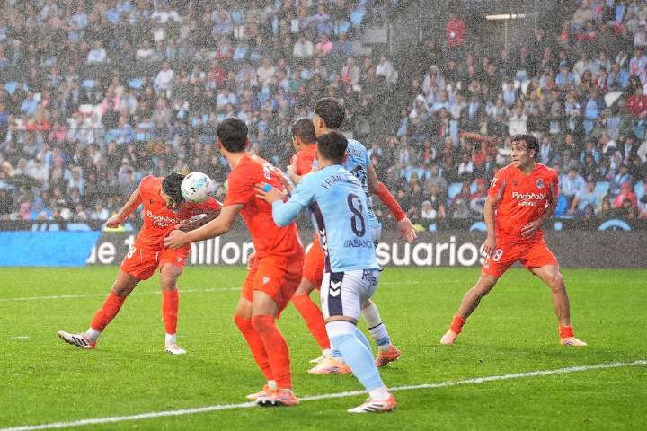 La Real Sociedad abandona en Vigo el fondo de la tabla a costa del Celta