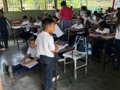 Padres y representantes de la escuela Jorge Rodríguez reportan falta de pupitres