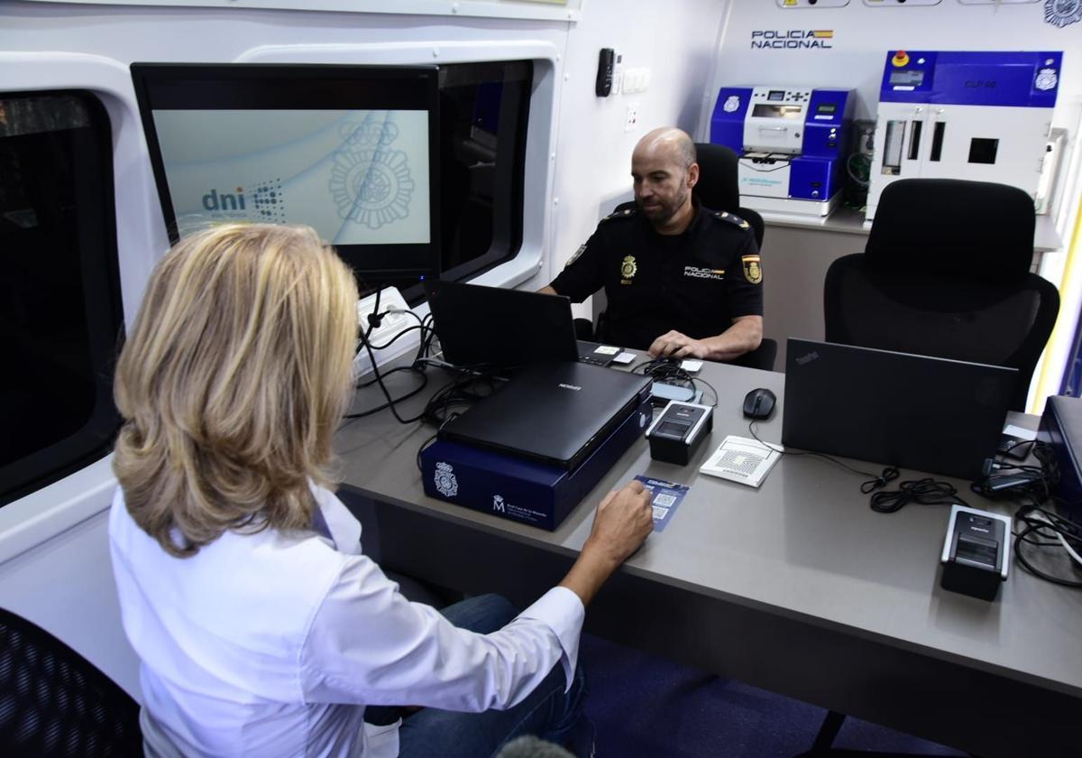 Así son las nuevas unidades móviles de documentación de la Policía Nacional