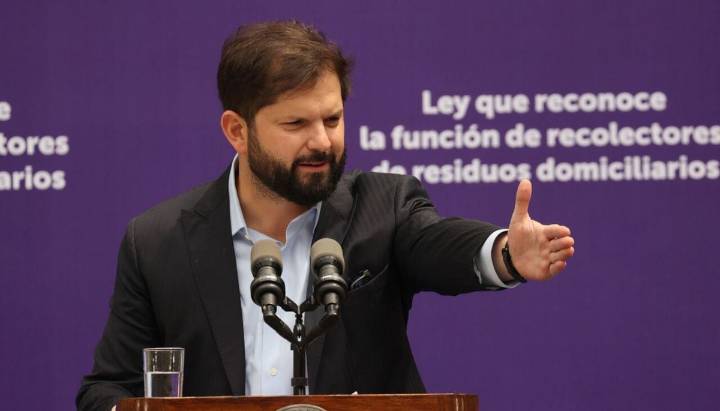 Boric: "No es lo mismo un Gobierno que garantiza derechos (...) con otro que eventualmente los recorte"