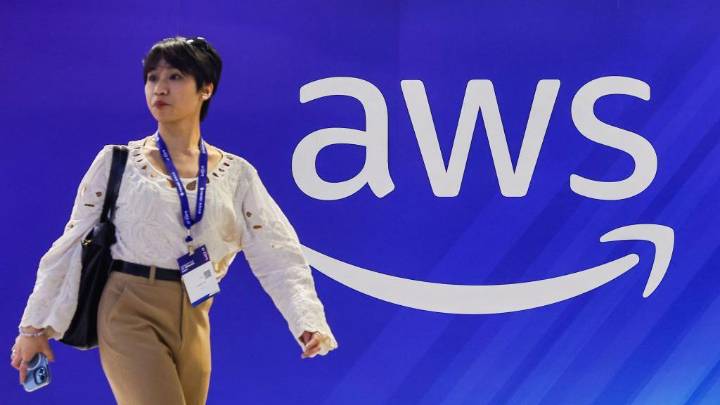 Qué causó la falla global en la nube de Amazon y por qué provocó el colapso temporal de internet