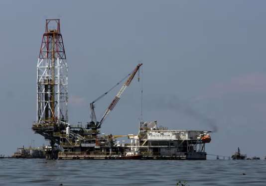 Sí — hay múltiples reportes de que la disminución en la producción petrolera está generando impactos negativos para la economía de Colombia. Aquí los puntos clave: