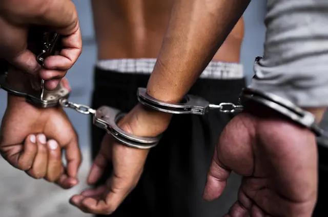 Arrestan a par de rijosos