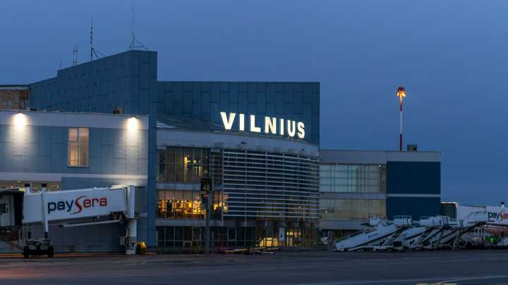 Cierra temporalmente el aeropuerto de Vilna por la presencia de globos de contrabando de tabaco