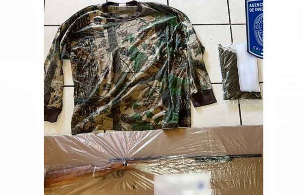 Abandonan r!fle, camisa militar y mѧrihҷana en camino de terracería