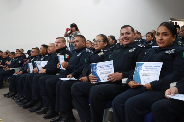 Reconocen a 60 agentes como ‘Policía del Mes’