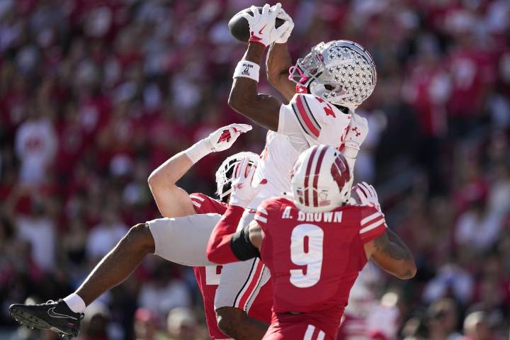 Deadspin | No. 1 Ohio State jumps out early, blanks Wisconsin