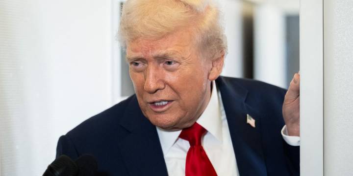 Former First Lady Reacts to Donald Trump's Demolition of White House's East Wing Facade