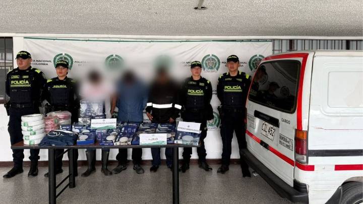 Capturan en Barrios Unidos a tres hombres que robaron mercancía avaluada en 8 millones de pesos