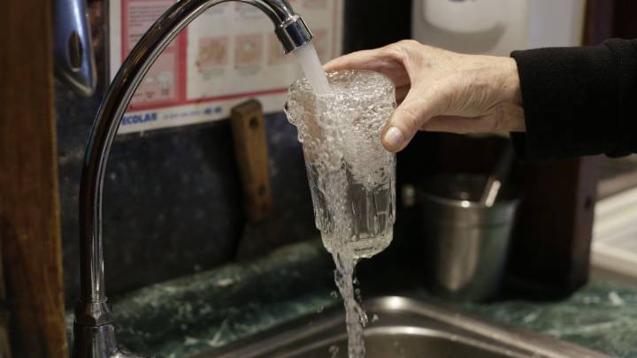 Estudio reveló que el agua puede convertirse en superconductor y almacén de energía