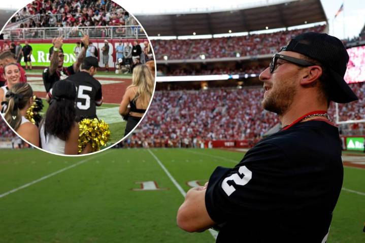 Johnny Manziel flips off fans during Alabama football game