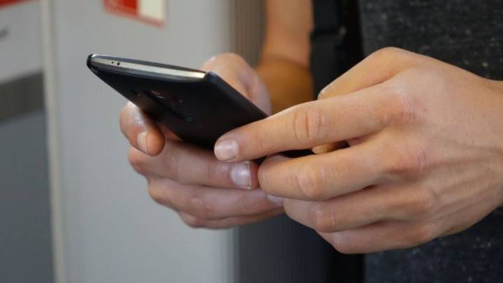 Más sencillo y en menos tiempo: este truco te permite cargar más rápido tu celular