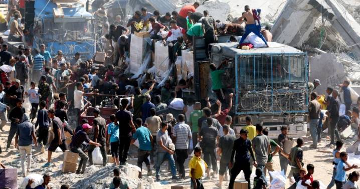 Entra ayuda humanitaria a Gaza mientras avanzan liberaciones de presos y rehenes tras alto el fuego