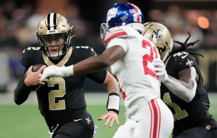 Deadspin | Saints force five turnovers, record first win of season vs. Giants