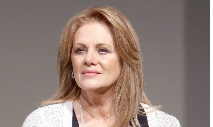 Erika Buenfil posa desnuda a los 61 años