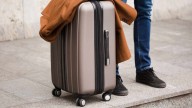 Tía Rica tiene nueva fecha para remate de maletas abandonadas en el aeropuerto: Hay 661 lotes disponibles