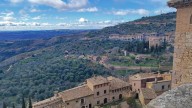 El pueblo de Aragón que esconde un castillo, arte rupestre y un río turquesa