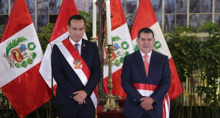 Jorge Figueroa jura como nuevo ministro de Educación