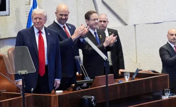 Trump: "No es el final de una guerra, es el comienzo de una era de fe"