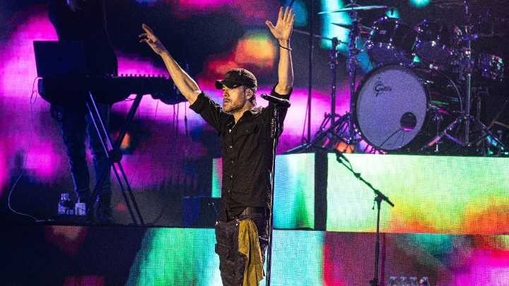 Enrique Iglesias turns Mumbai into a dance floor on day 1 of concert