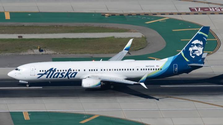 Alaska Airlines IT Outage Causes Widespread Flight Disruptions