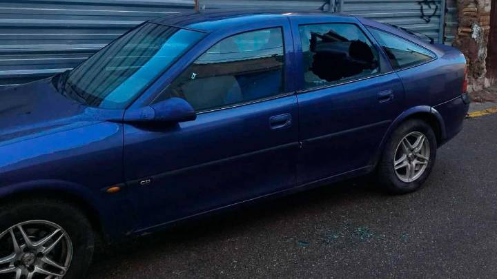 Actos vandálicos en Épila: destrozan ventanillas y desvalijan al menos una docena de coches