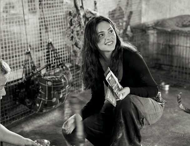 Saiyaara Star Aneet Padda Spends a Day With Rescued Strays at an Animal Shelter